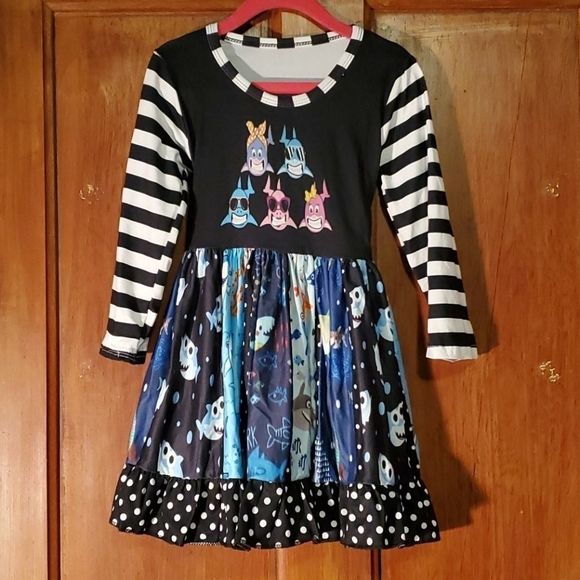 NEW BABY SHARK AND FAMILY DRESS - Picture 1 of 3